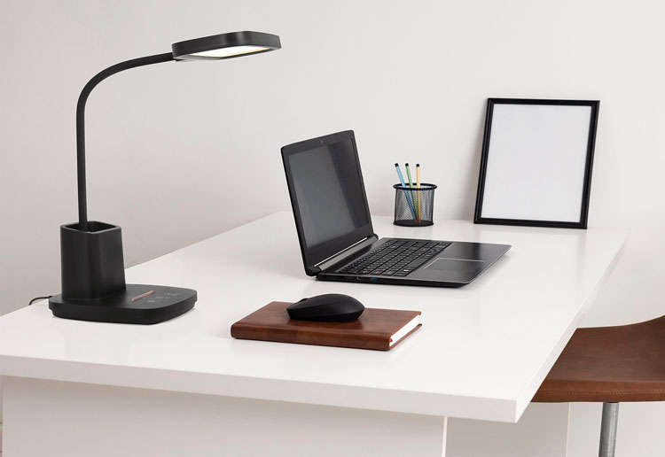 Czarna nowoczesna lampka led do nauki A684-Batisto