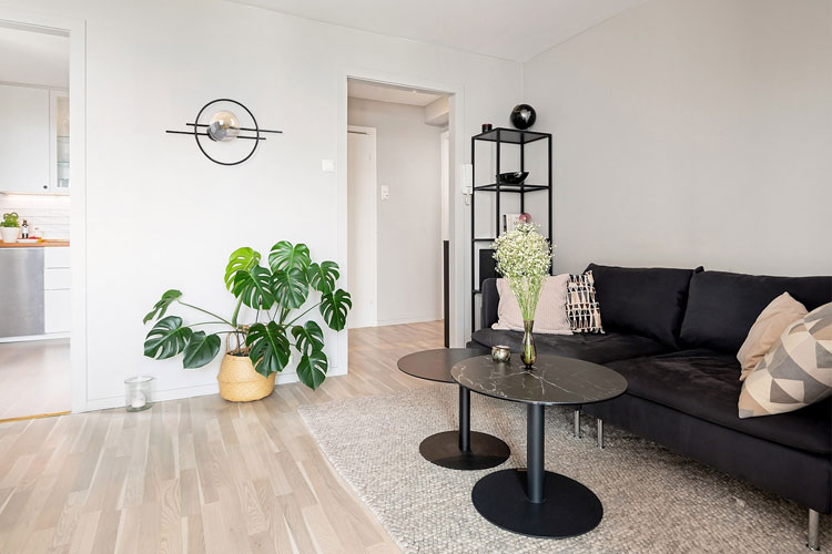 Czarno-bursztynowy metalowy kinkiet geometryczny ze szklanym kloszem A721-Sateli