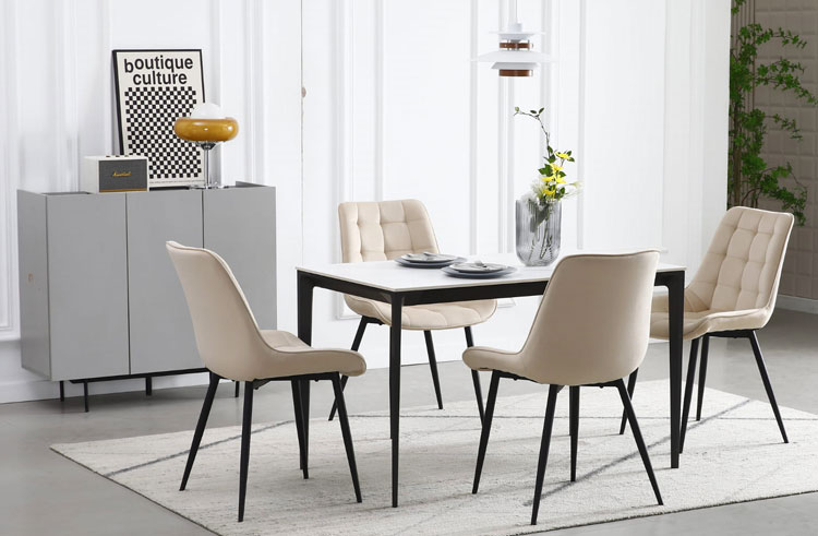 Beżowe welurowe krzesło Alvor w nowoczesnej jadalni