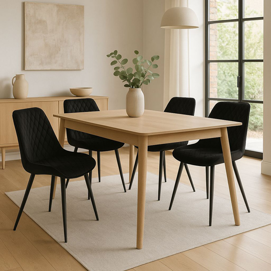 Krzesło pikowane na czarnych nogach Onsa