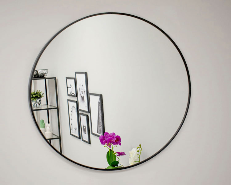 Wizualizacja czarnego aluminiowego lustra okrągłego Enno 50 cm