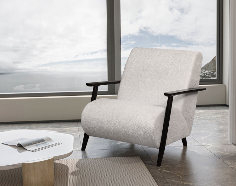 Salon z wykorzystaniem drewnianego fotela Merti 4X ecru