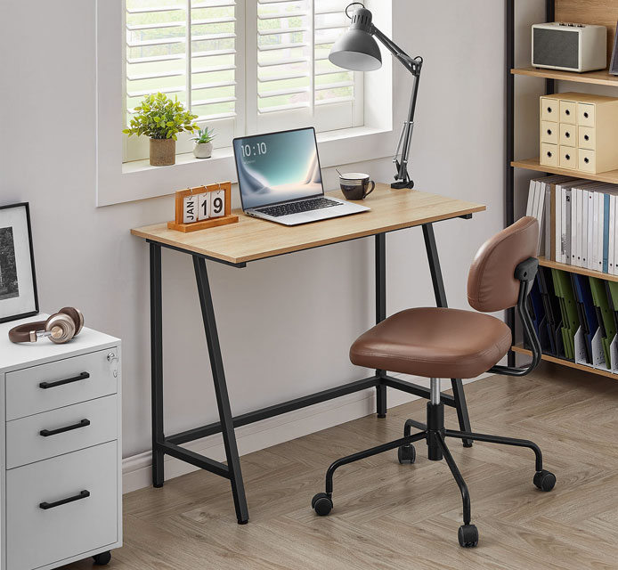 Pracownia z wykorzystaniem biurka pod laptopa Lasai dąb sonoma