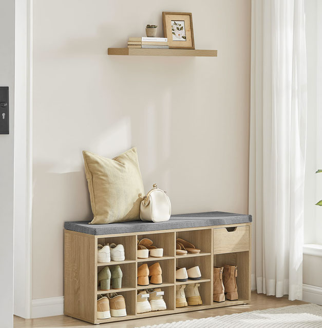 Przedpokój z wykorzystaniem dużej szafki na buty z siedziskiem Sato dąb sonoma