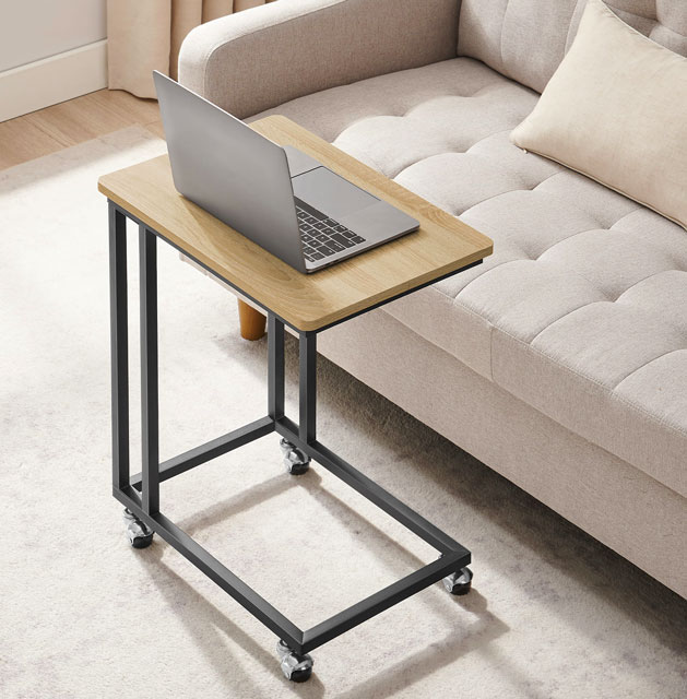 Salon z wykorzystaniem mobilnego stolika pod laptopa Aser dąb sonoma