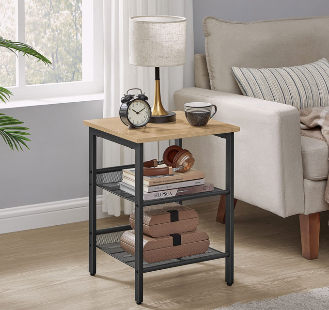 Salon z wykorzystaniem stolika bocznego Luris dąb sonoma