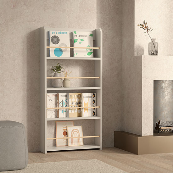 Prezentacja białego regału na książki Casima