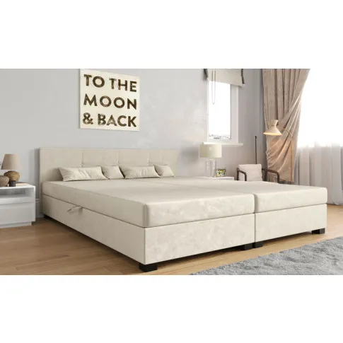 Sypialnia z kremowym welurowym łóżkiem tapicerowanym Esceni 4X