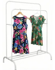 Biały minimalistyczny wieszak do przedpokoju stojący na ubrania - Nansi w sklepie Edinos.pl