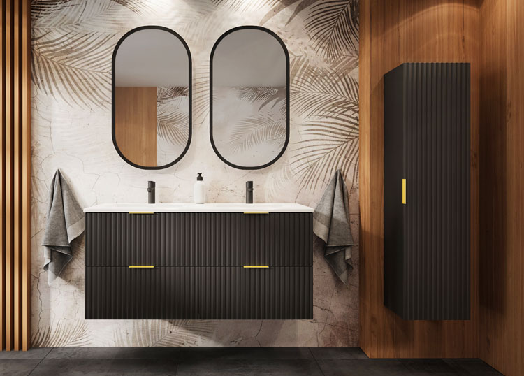 Łazienka z wykorzystaniem wiszącego czarnego regału łazienkowego Onellia 7X