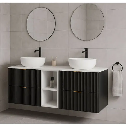 Łazienka z wykorzystaniem białej półki Onellia 6X z innymi meblami z kolekcji Onellia