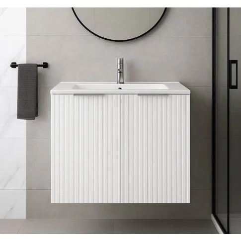 Łazienka z wykorzystaniem białej ryflowanej szafki Onellia 10X