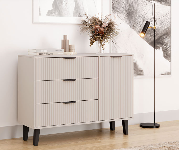 Salon z wykorzystaniem ryflowanej komody Leoniz 6X kaszmir