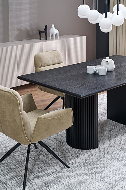 Wnętrze z beżowymi krzesłami Viero