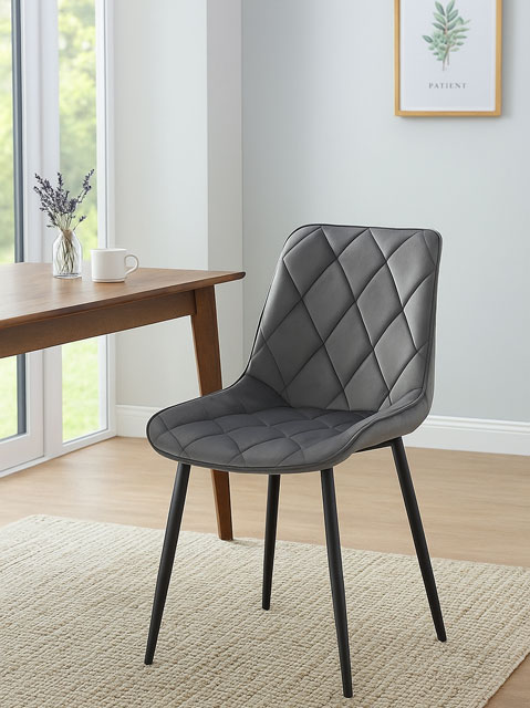 Salon z wykorzystaniem ciemnoszarego krzesła tapicerowanego Feda