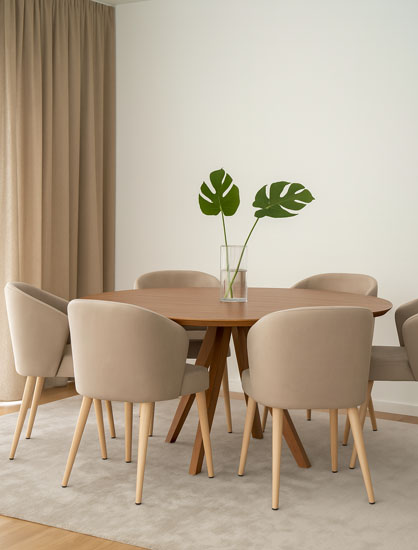 Drewniane krzesło do jadalni