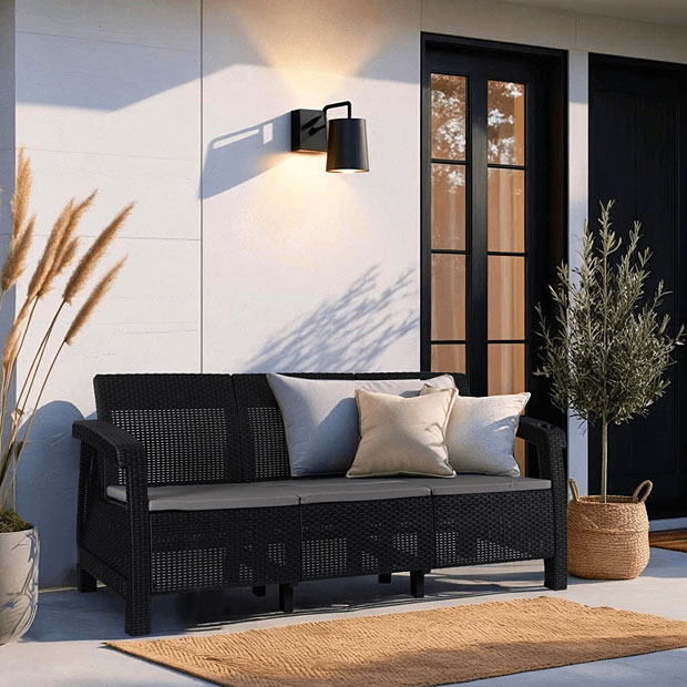 Wizualizacja ogrodu z czarną sofą Marvero