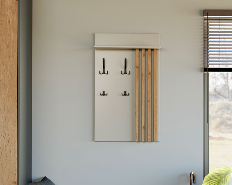 Przedpokój z wykorzystaniem wieszaka ściennego z lamelami Crizzo kaszmir