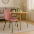 Jadalnia z wykorzystaniem różowego krzesła Orinos
