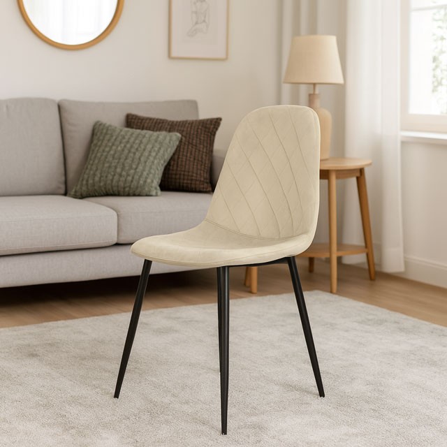 Beżowe krzesło metalowe z kompletu Twinti w nowoczesnym salonie