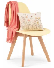 Kremowe krzesło skandynawskie z drewnianymi nogami - Pipi 4X w sklepie Edinos.pl