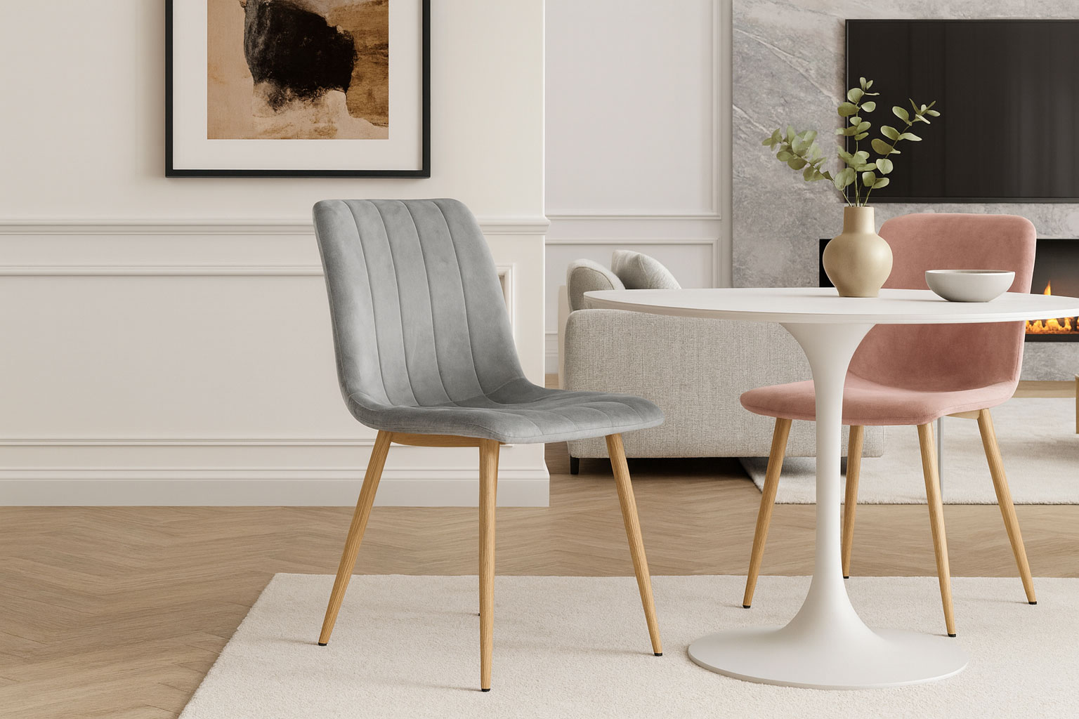 Wnętrze z wykorzystaniem krzesła z kompletu 4 welurowych krzeseł Hallker 3S jasny szary
