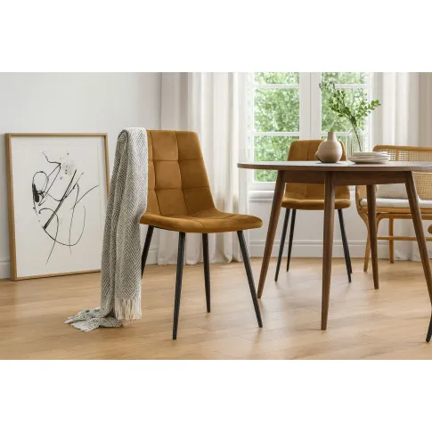 Wnętrze z wykorzystaniem zestawu 4 krzeseł Besti