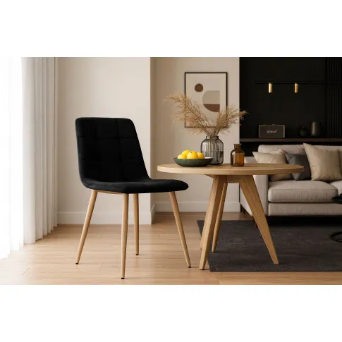 Wnętrze z wykorzystaniem czarnego krzesła z kompletu Besti 3S