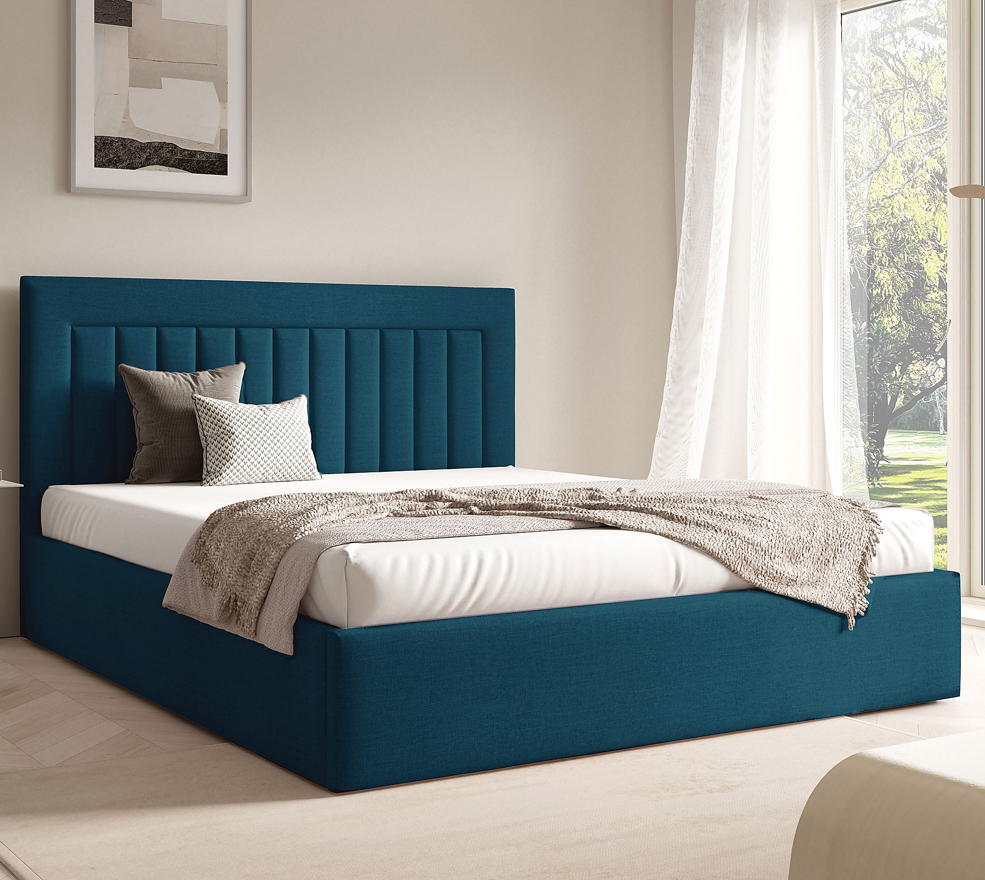 Aranżacja wnętrza z granatowym łóżkiem Merassi