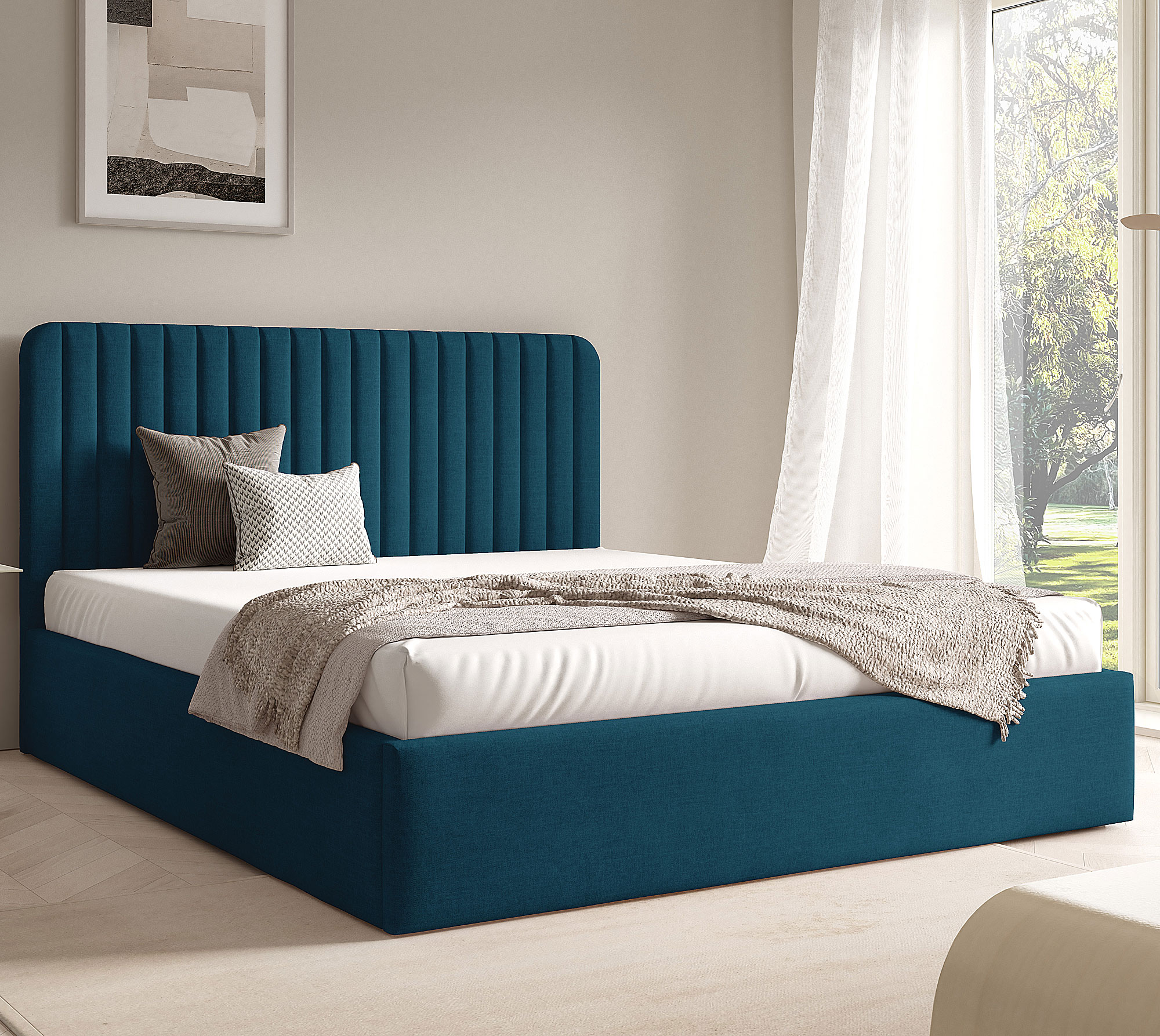 Aranżacja wnętrza z granatowym łóżkiem Revani