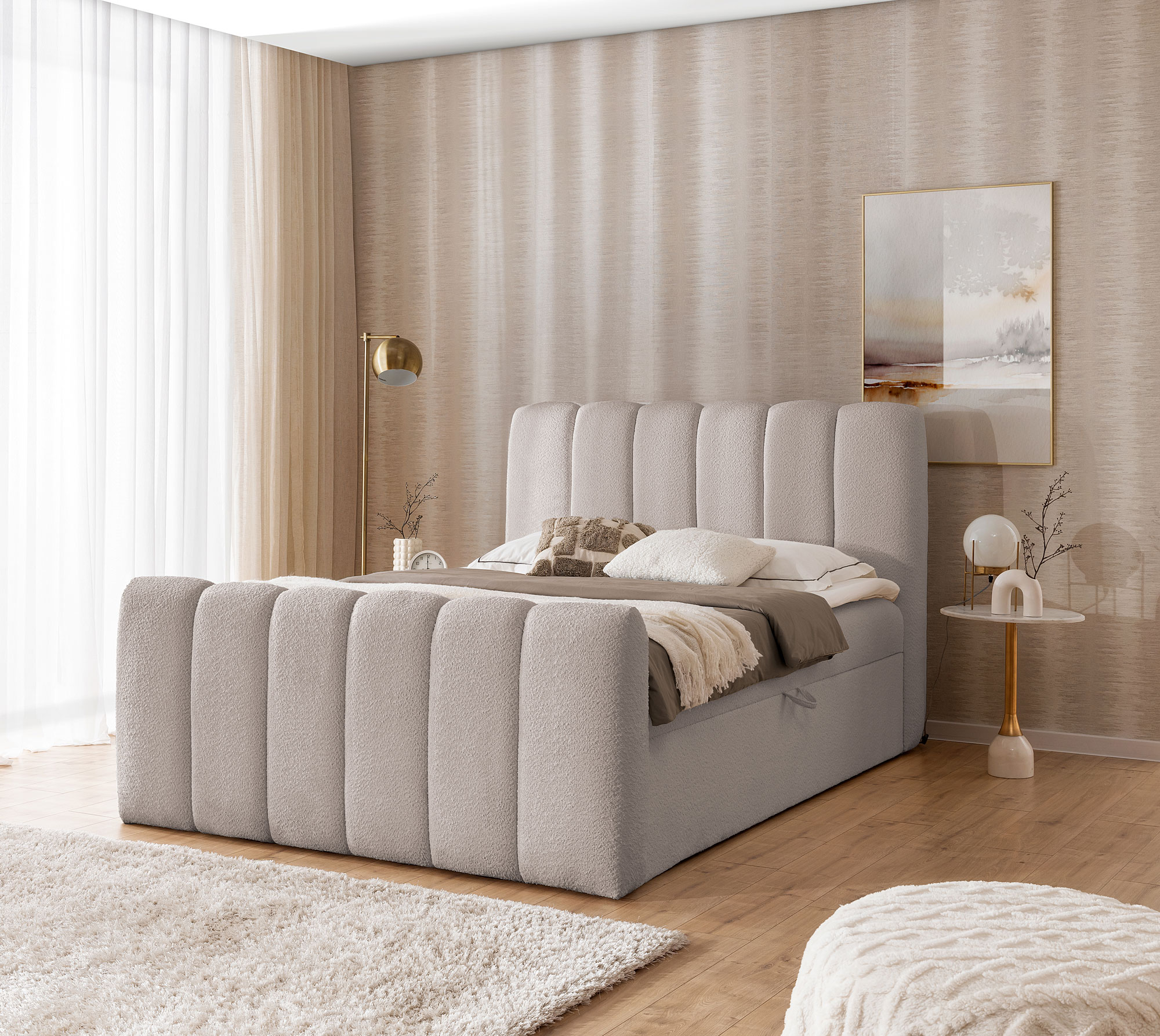 Aranżacja wnętrza z szarobeżowym łóżkiem Cloud