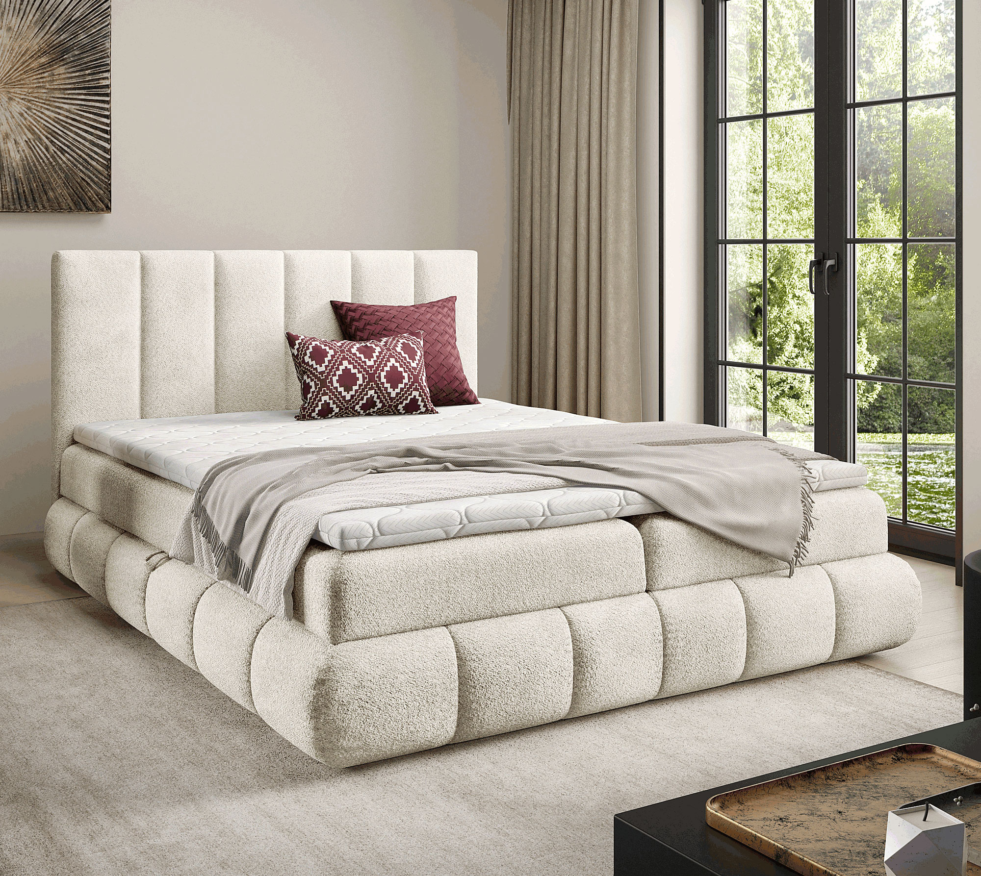 Aranżacja wnętrza z kremowym łóżkiem Soressa 3X