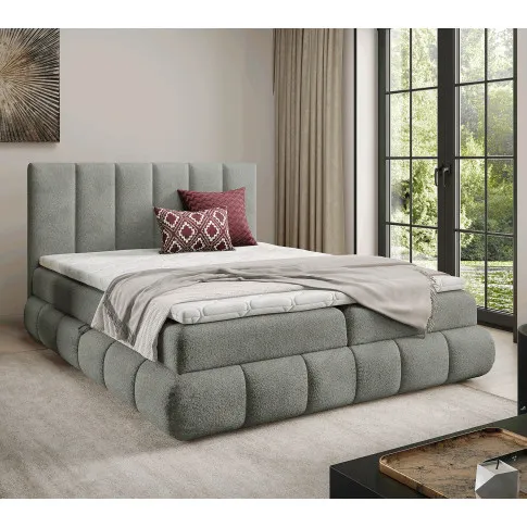 Aranżacja wnętrza z ciemnoszarym łóżkiem Soressa 3X