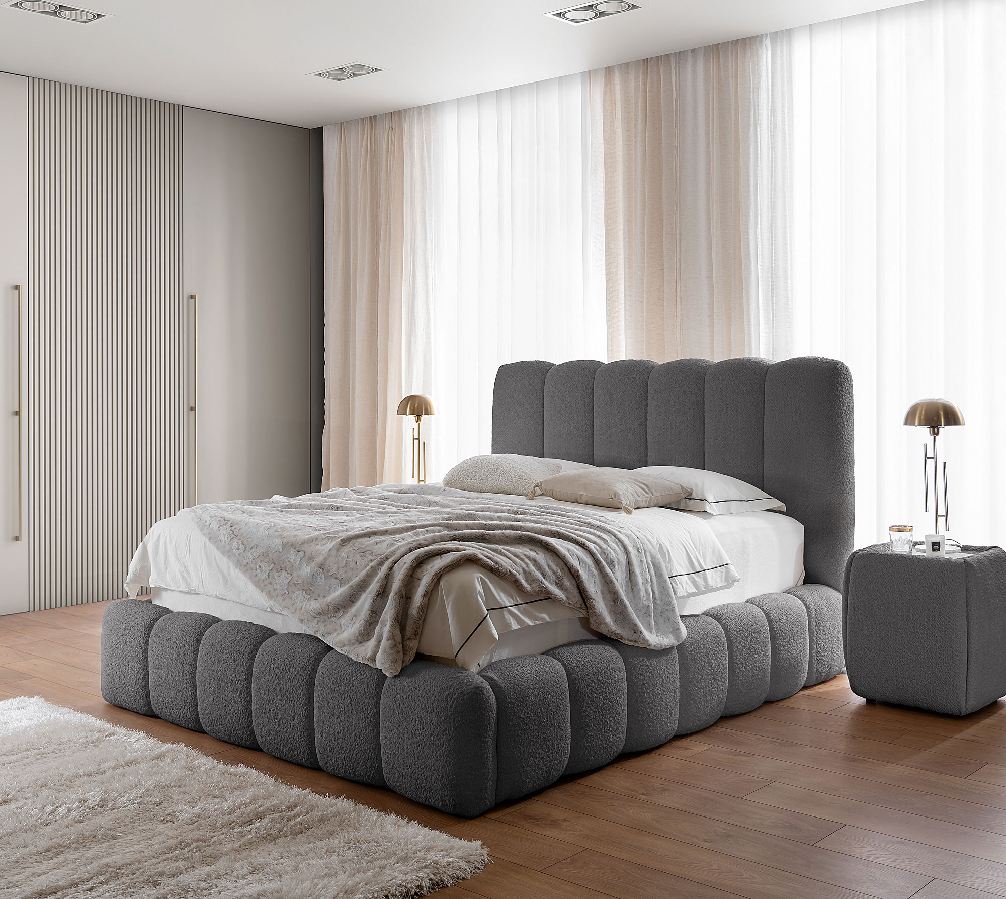 Aranżacja wnętrza z ciemnoszarym łóżkiem Nuvessa