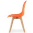 Pomarańczowe krzesło na drewnainych nogach z zestawu Pipi