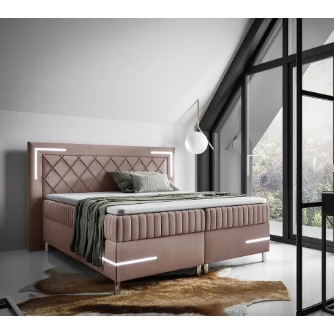 Aranżacja wnętrza z różowym łóżkiem Solterro