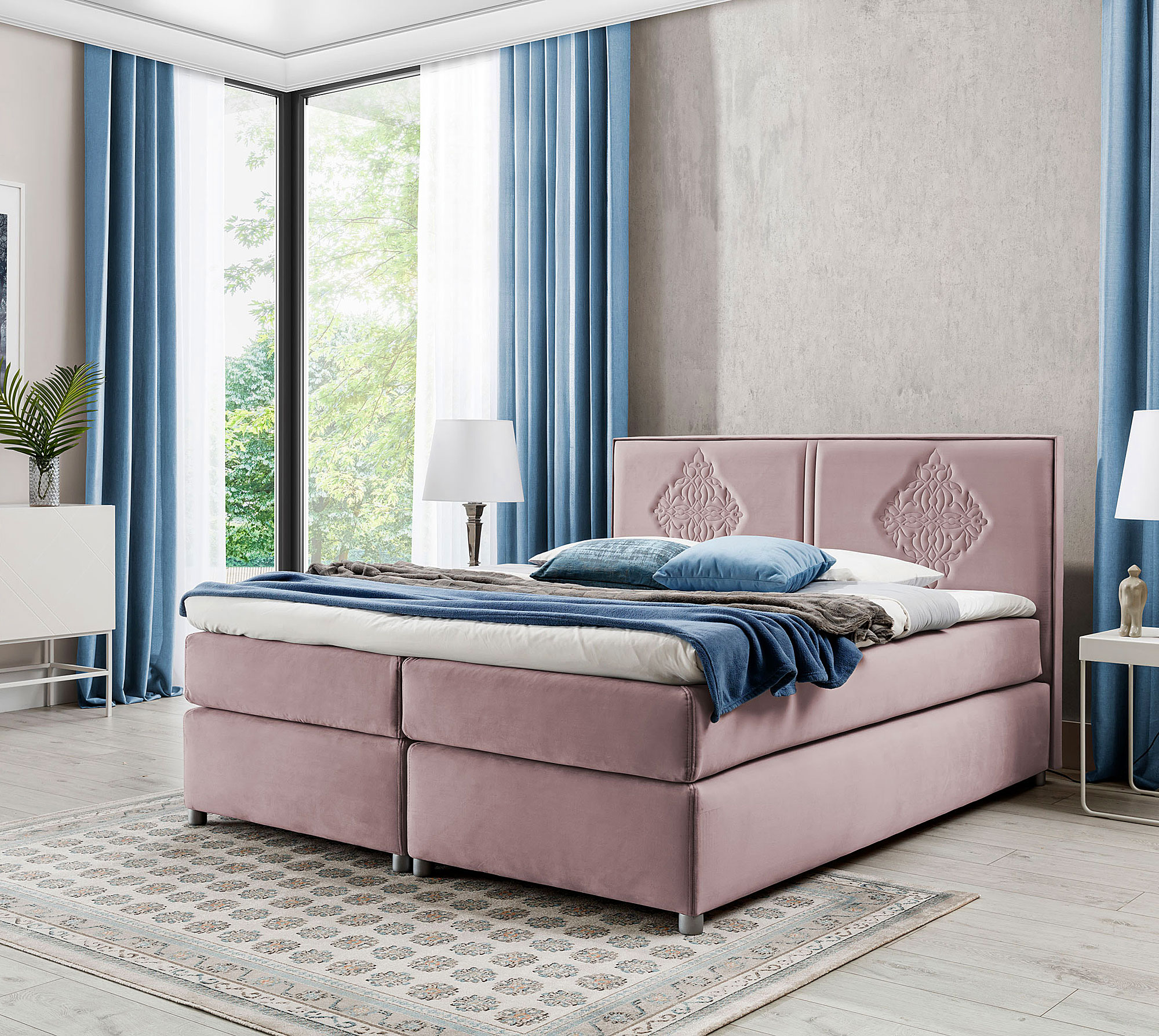 Aranżacja sypialni z różowym łóżkiem kontynentalnym Folvenna