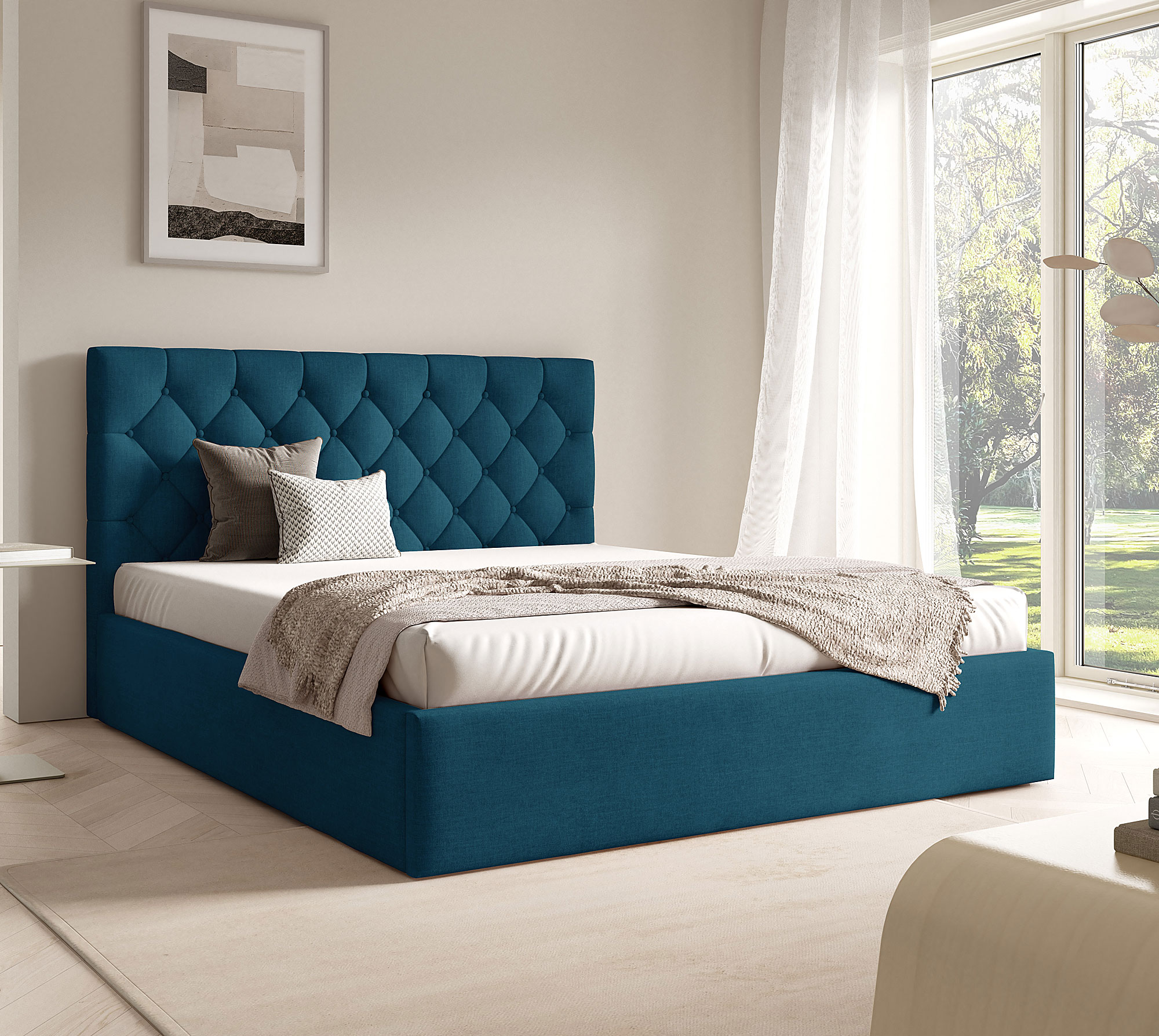 Aranżacja sypialni z niebieskim łóżkiem tapicerowanym Lestiria