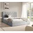 Aranżacja sypialni z jasnoszarym łóżkiem Lestiria