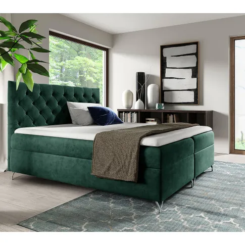 Aranżacja sypialni z ciemnozielonym łóżkiem Lunavello