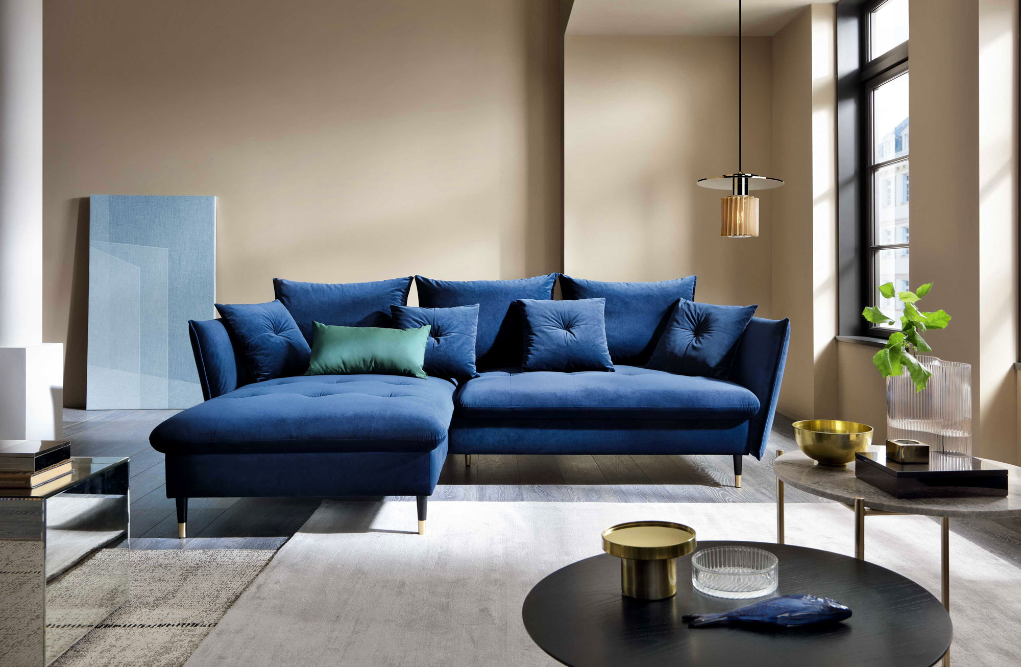 Przykładowa aranżacja z wykorzystaniem granatowego narożnika welurowego Geriosso