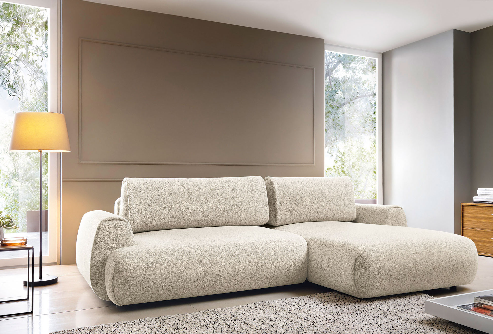 Salon z wykorzystaniem melanżowej kanapy narożnej Mezzia 3X ecru