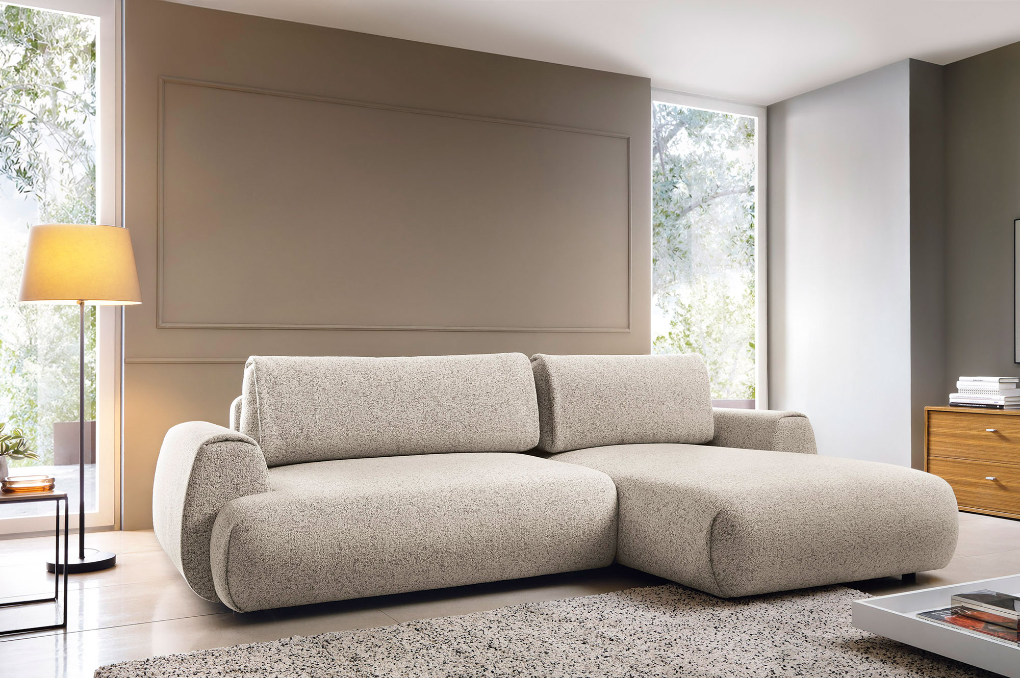 Salon nowoczesny z wykorzystaniem beżowego narożnika Mezzia 3X