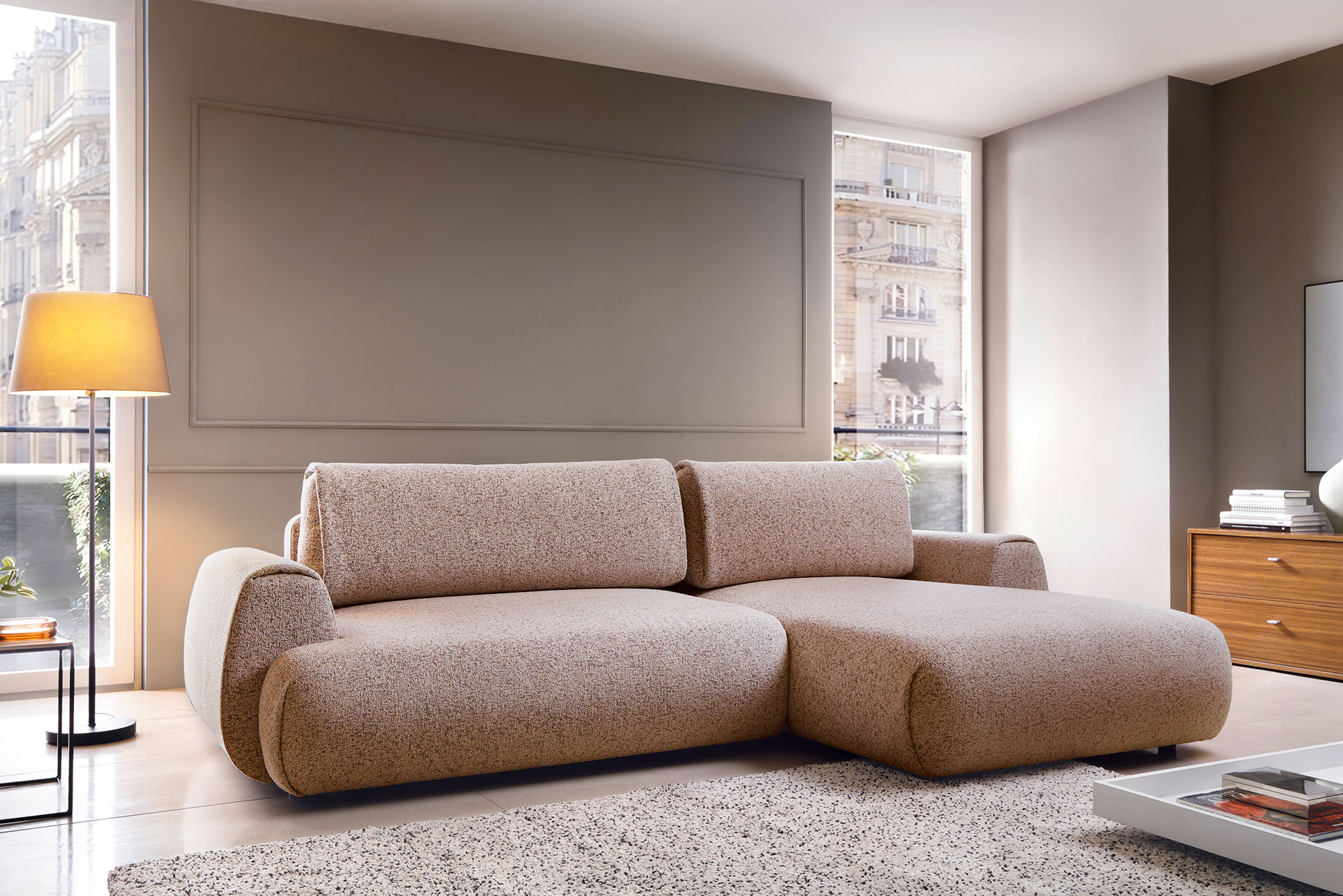 Aranżacja z wykorzystaniem kanapy narożnej oberżyna Mezzia 3X