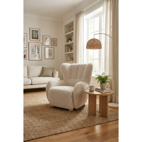 Salon z wykorzystaniem kremowego fotela włochacza Palori