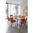 Aranżacja jadalni z pomarańczowymi krzeslami Cormelis 4X