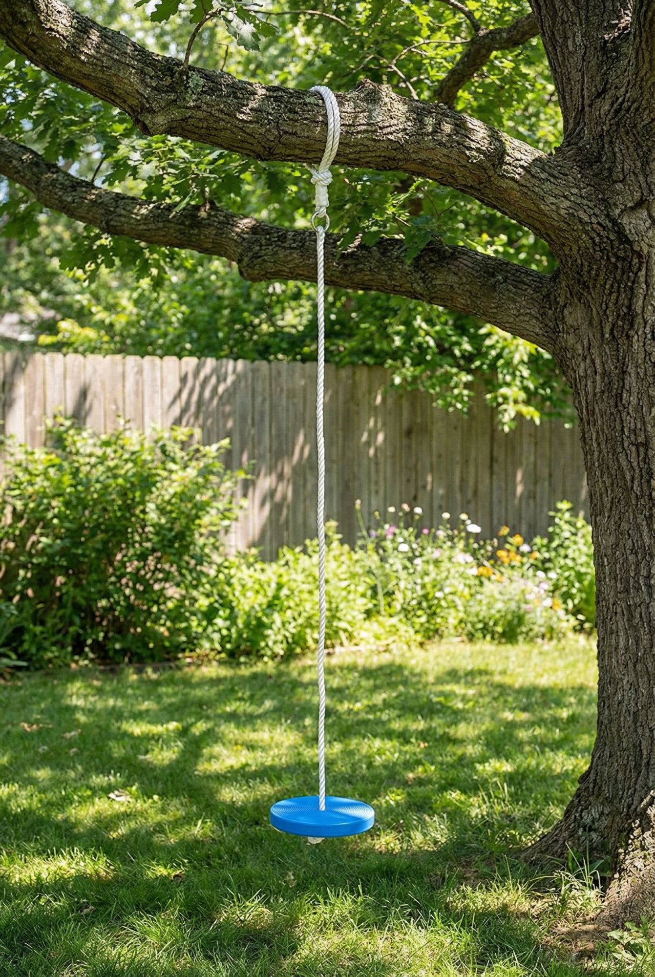 Przykładowe wykorzystanie huśtawki dziecięcej typu dysk Edio 4X w ogrodzie