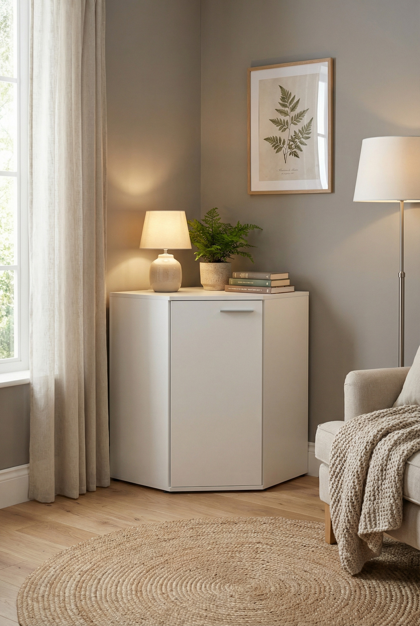 Biała szafka narożna z półkami Asendri 6X w nowoczesnym salonie