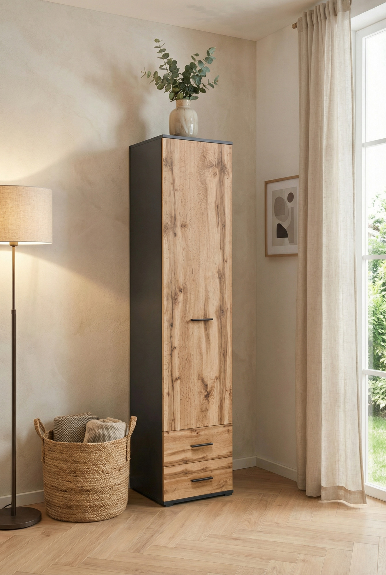 Aranżacja wnętrza z wykorzystaniem wąskiej szafy grafit + dąb wotan Asendri 15X