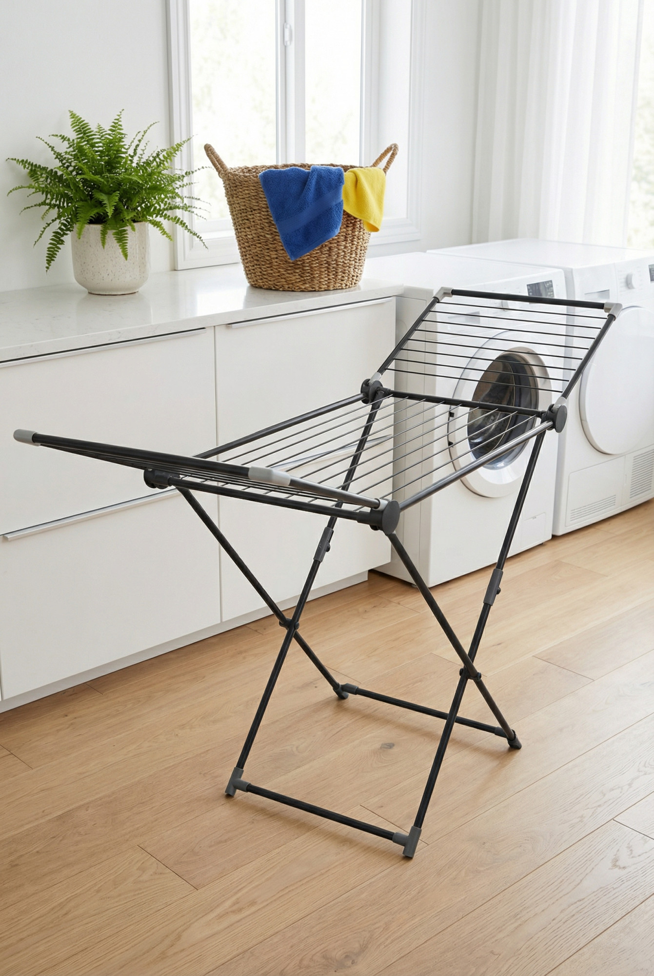 Wizualizacja suszarki antracytowej do suszenia na pranie Susina